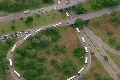 Mais de 1.200 bolsonaristas retirados do QG do Exército em Brasília são levados para sede da PF