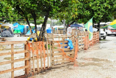 Acampamento bolsonarista em frente ao Comando Militar do Leste é desmontado