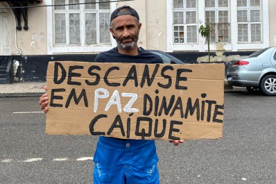 Presente em velório, torcedor símbolo do Vasco destaca gol histórico de Dinamite: 'Impressionante'