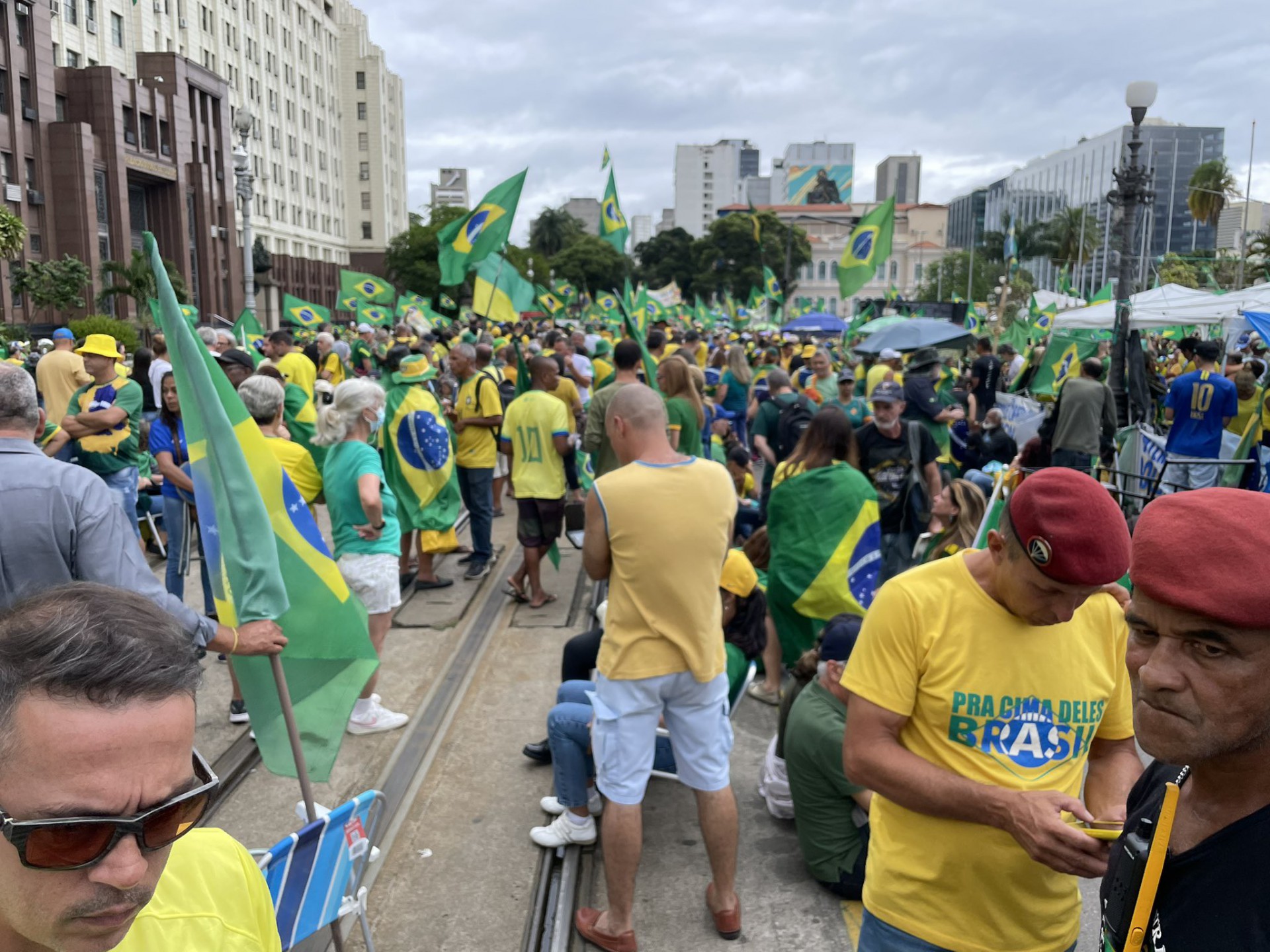 Manifestações bolsonaristas em frente ao Palácio Duque de Caxias, no Centro do Rio - Redes sociais