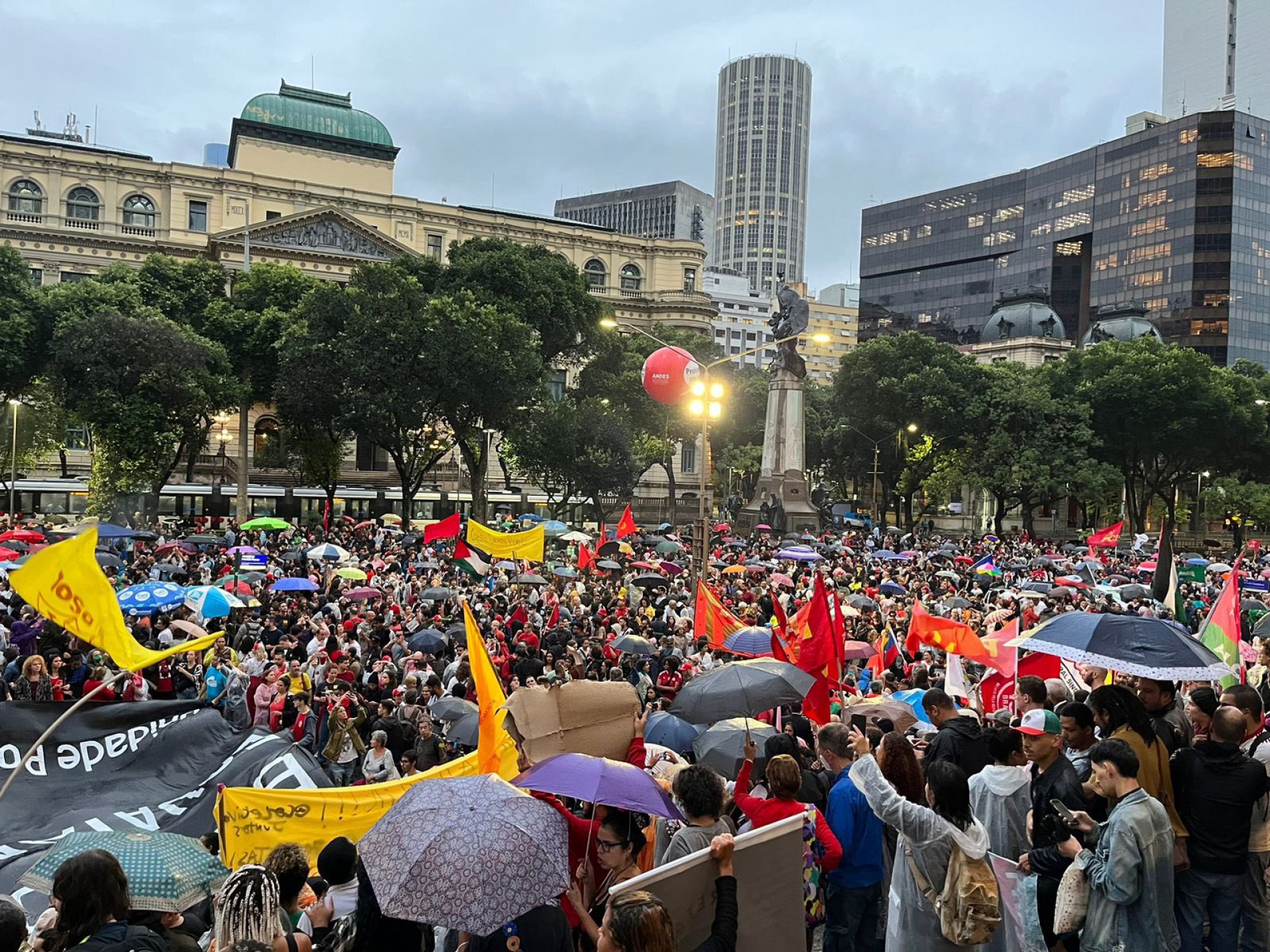 Manifestantes fazem ato contra ataques aos prédios dos Três Poderes, em Brasília - Reprodução/Redes sociais