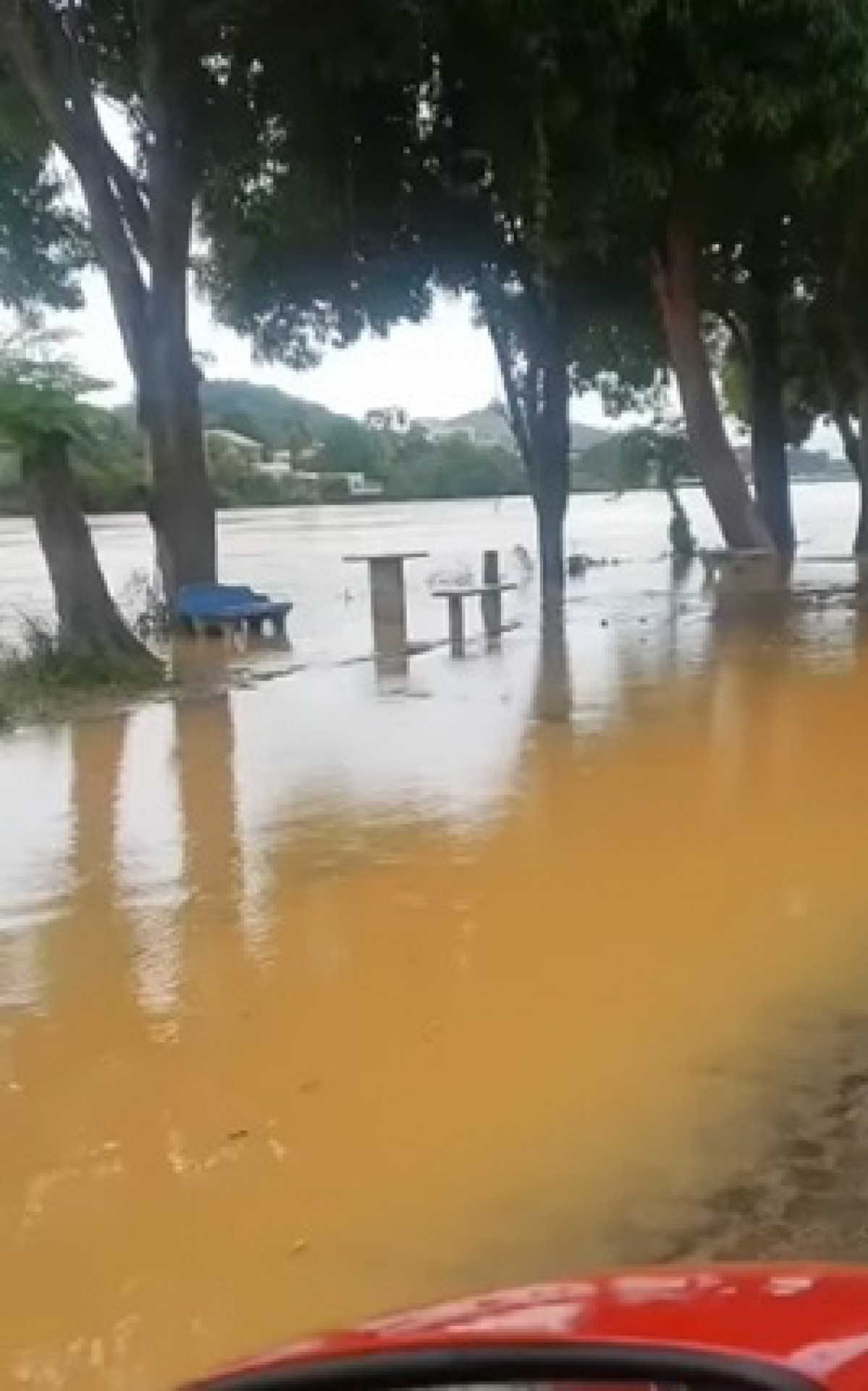 Cidades do Norte e Noroeste ficaram alagadas devido as fortes chuvas - Rede Social