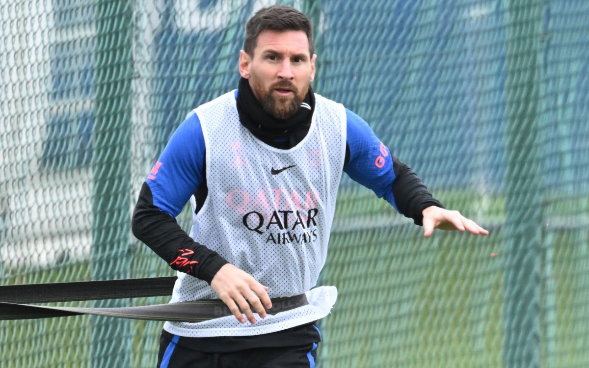 Lionel Messi tem contrato com o PSG at&eacute; o meio de 2023