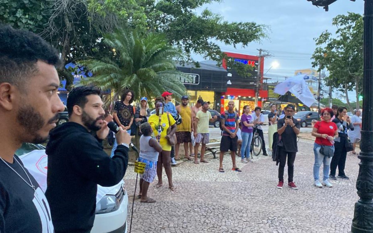 Manifestantes da Região dos Lagos se reúnem em Cabo Frio contra ato golpista de Brasília
 - Renata Cristiane
