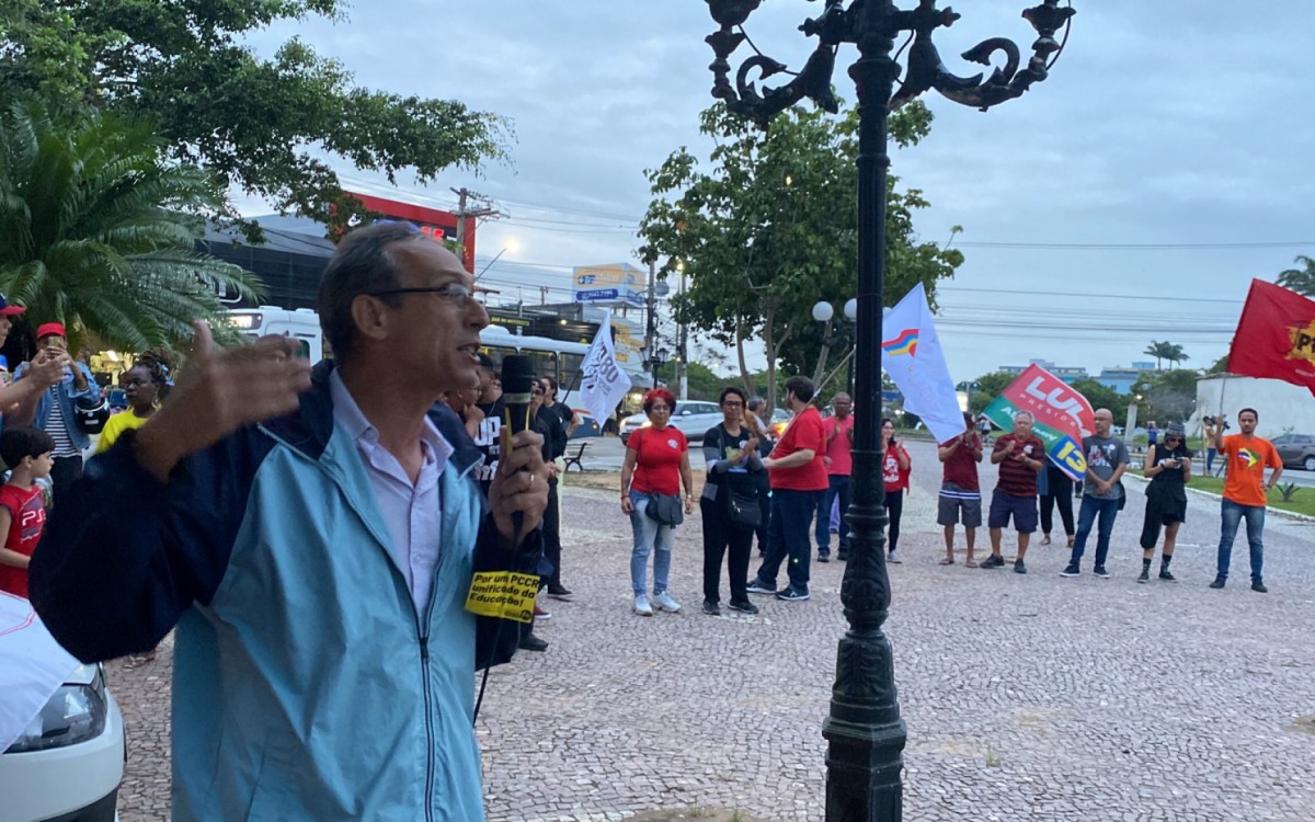 Manifestantes da Regi&atilde;o dos Lagos se re&uacute;nem em Cabo Frio contra ato golpista de Bras&iacute;lia
