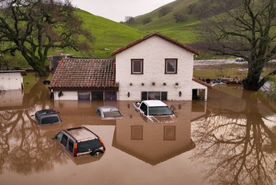 Tempestades deixam 14 mortos na Califórnia e milhares de pessoas deixam suas casas