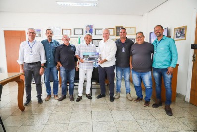 Prefeito Dr. João participa de reunião para melhorias no abastecimento de água