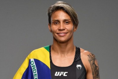 Brasileira cita expectativa para disputar cinturão no UFC; confira