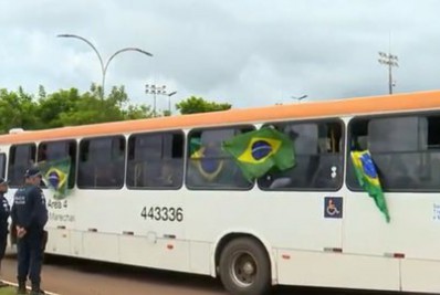 Polícia libera idosos e mães com filhos pequenos detidos em Brasília