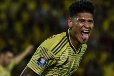 Flamengo diminui impasse financeiro e fica perto de fechar com meia colombiano