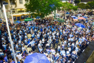 Unidos de Vila Isabel retoma ensaios de rua nesta quarta-feira