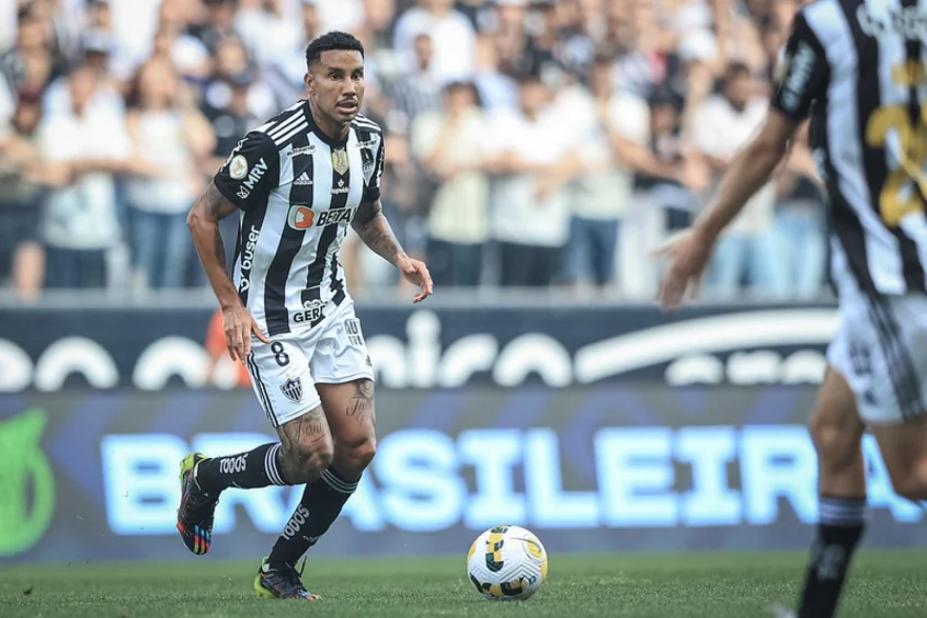 Novo reforço do Vasco, Jair desembarca no Rio nesta terça para assinar com o clube