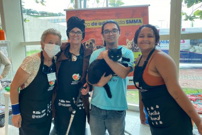 Dez animais ganham novo lar no primeiro espaço de adoção de 2023