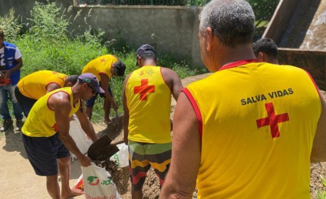 São João '12: Bairrismo e animação nas rusgas sanjoaninas - JPN