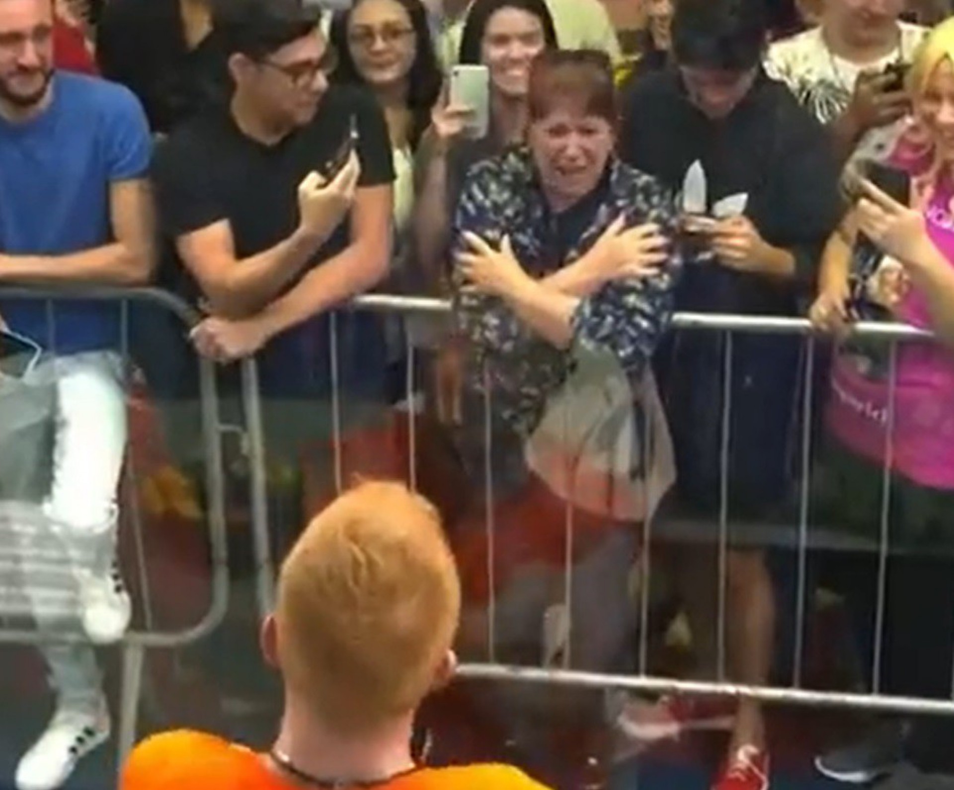 Mãe de Manoel, da Casa de Vidro, visita o filho e se emociona - Reprodução de vídeo