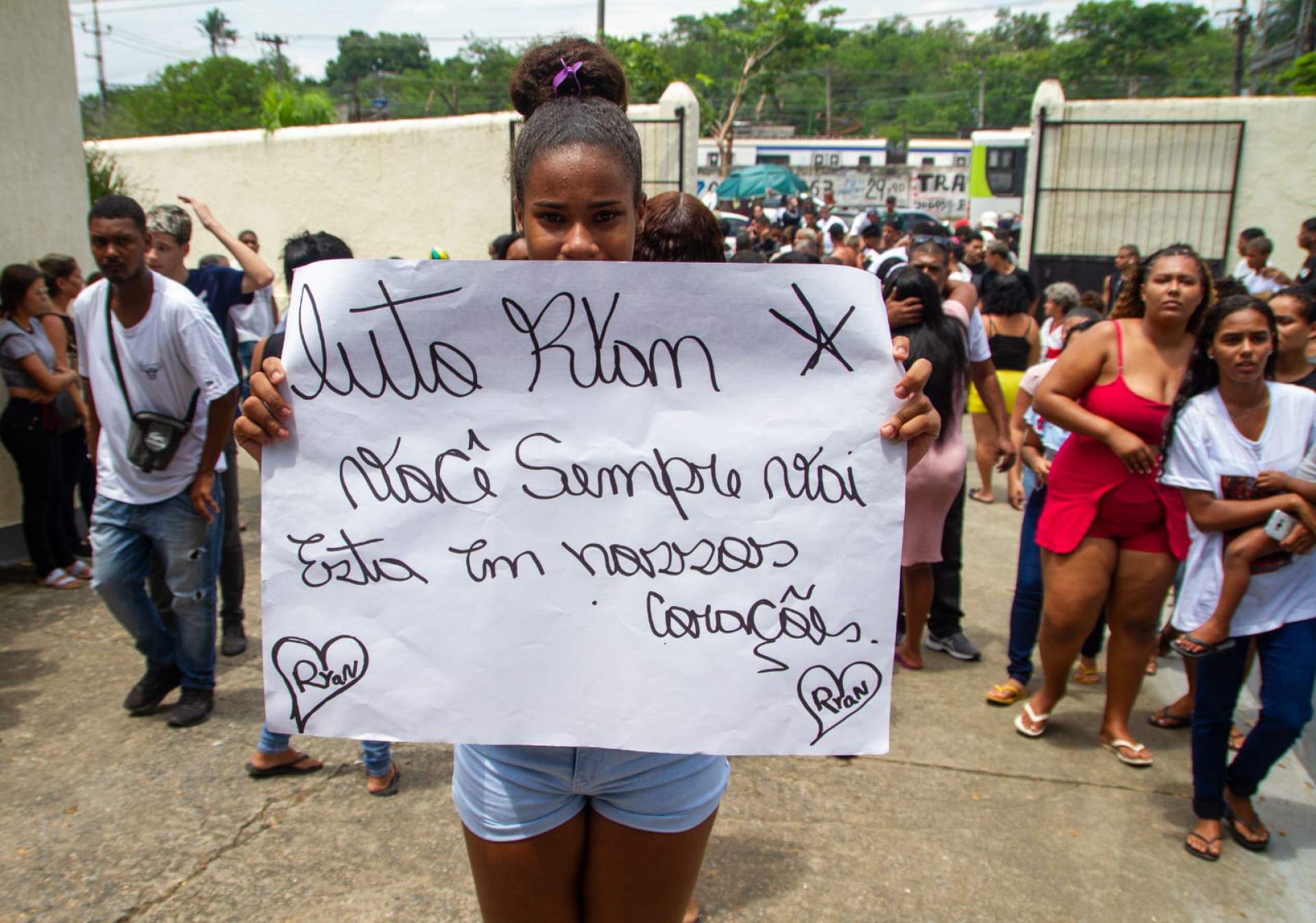 Sepultamento de Ryan Nascimento, 18 anos, no Cemitério de Ricardo de Albuquerque, na Zona Norte do Rio - Érica Martin/ Agência O Dia