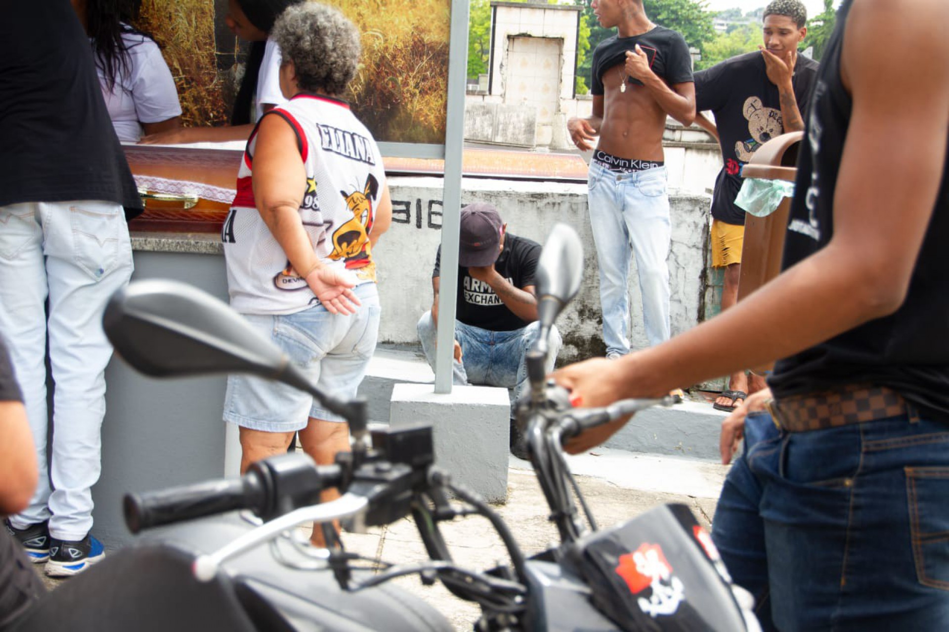 Sepultamento de Ryan Nascimento, 18 anos, no Cemitério de Ricardo de Albuquerque, na Zona Norte do Rio - Érica Martin/ Agência O Dia