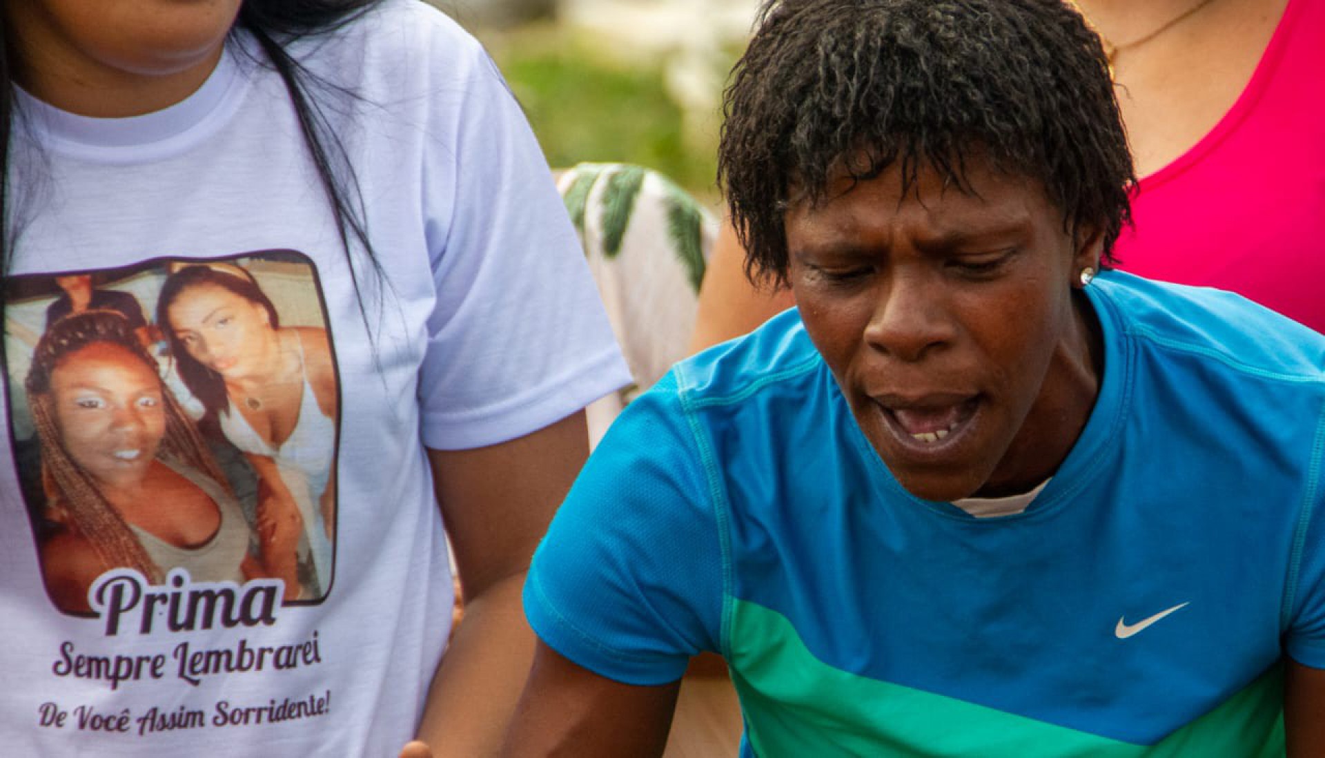 Enterro de Carmem Dias da Silva, de 29 anos, no Cemitério São Francisco Xavier, Zona Norte Rio. Moça foi vítima de feminicídio na comunidade da Rocinha - Érica Martin/Agência O Dia