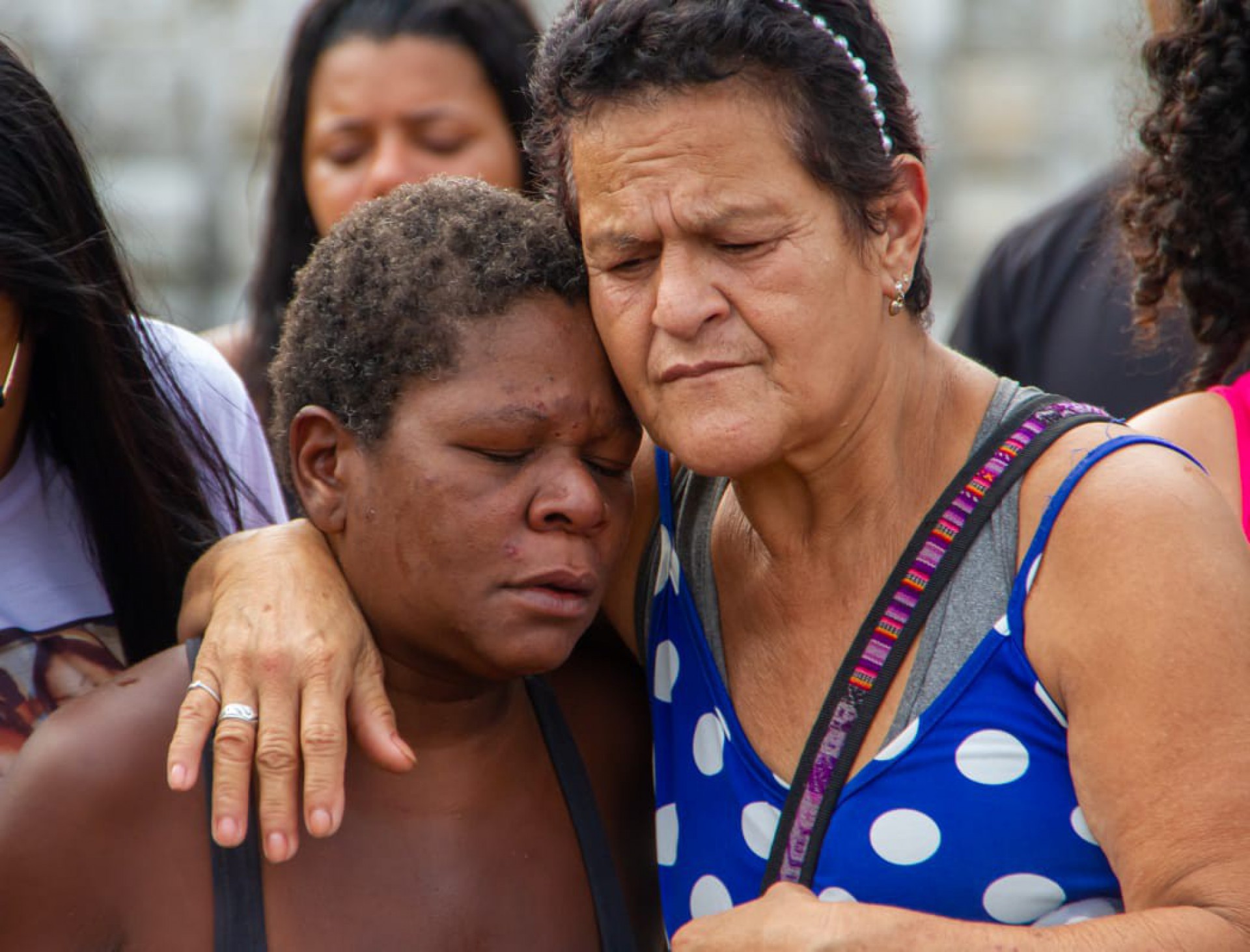 Enterro de Carmem Dias da Silva, de 29 anos, no Cemitério São Francisco Xavier, Zona Norte Rio. Moça foi vítima de feminicídio na comunidade da Rocinha - Érica Martin/Agência O Dia