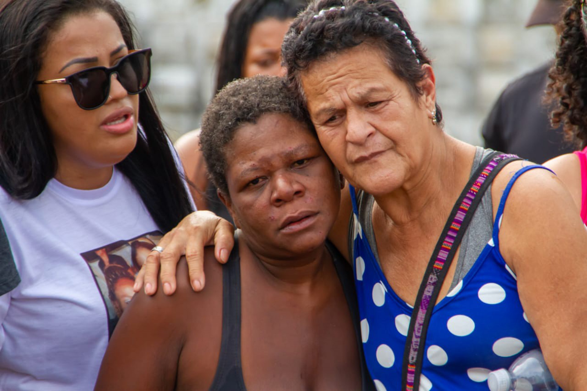 Enterro de Carmem Dias da Silva, de 29 anos, no Cemitério São Francisco Xavier, Zona Norte Rio. Moça foi vítima de feminicídio na comunidade da Rocinha - Érica Martin/Agência O Dia