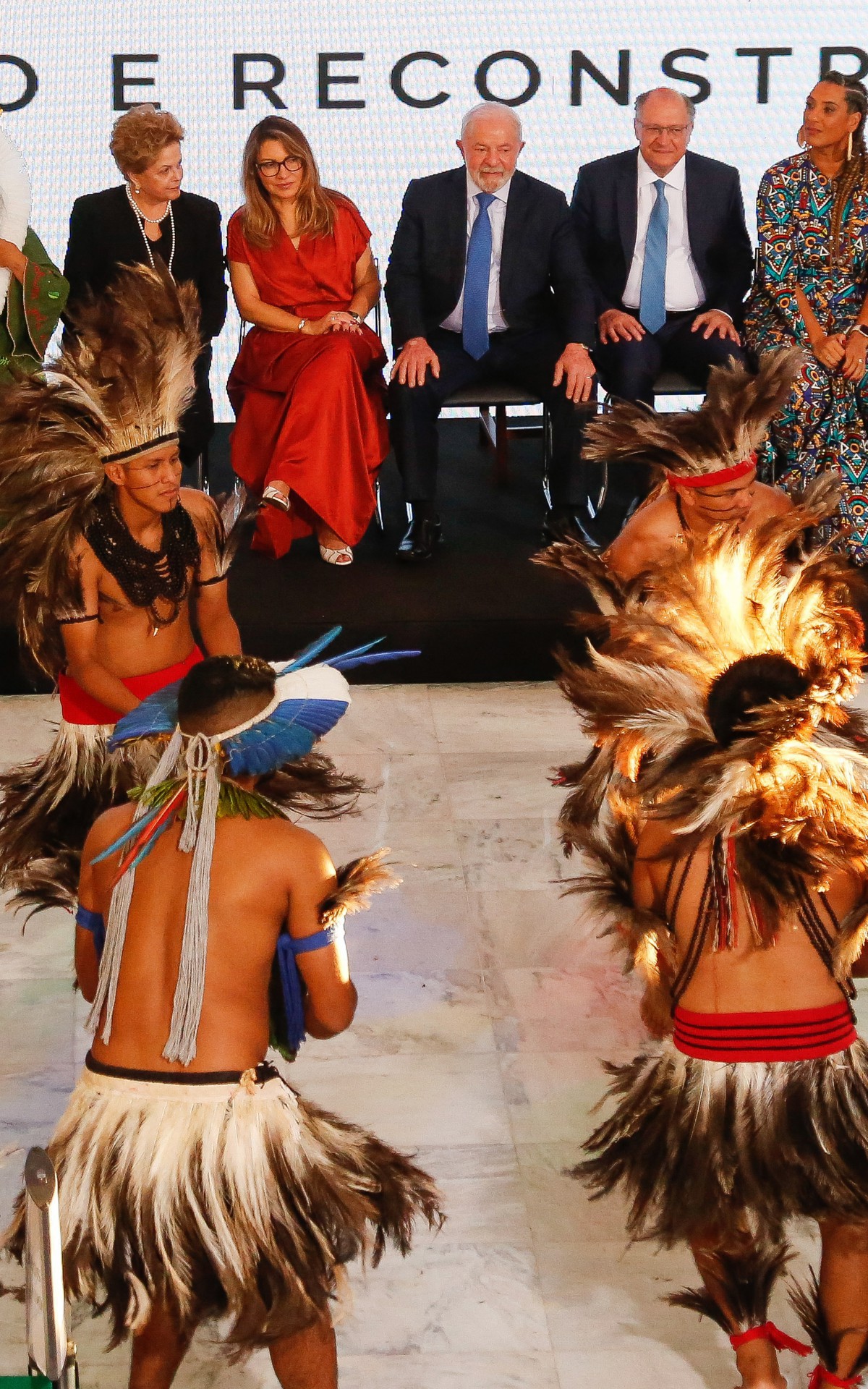 Anielle Franco e Sonia Guajajara tomam posse como ministras