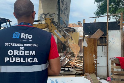 Ação da Seop e da Subprefeitura da Zona Norte demole 60 construções irregulares; 11 eram lava-jato