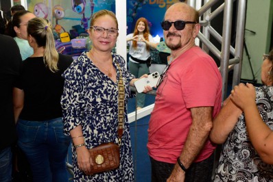 Pais de Giovanna Leão visitam filha na 'Casa de Vidro' do 'BBB 23'