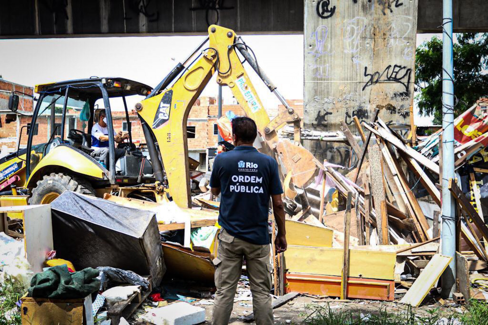 Construções irregulares demolidas na Avenida Leopoldo Bulhões, em Manguinhos - Divulgação / Secretaria Municipal de Ordem Pública