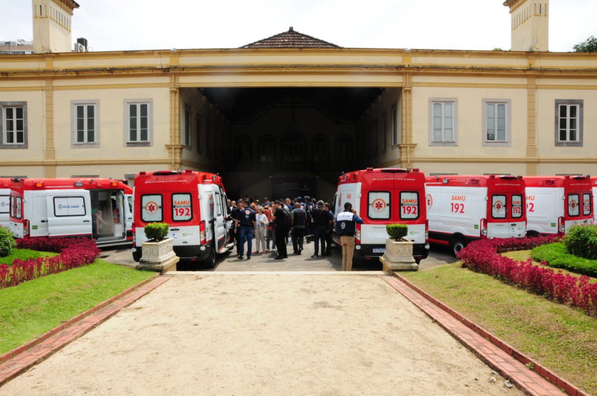 Novas ambulâncias irão substituir os veículos com mais tempo de uso e ampliar frota - Estefan Radovicz / Agência O Dia