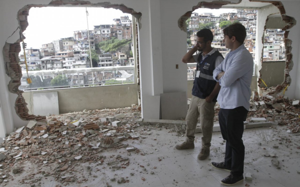 O imóvel possui sete andares de apartamentos, além de um de garagem, terraço e térreo - Marcos Porto/Agência O DIA