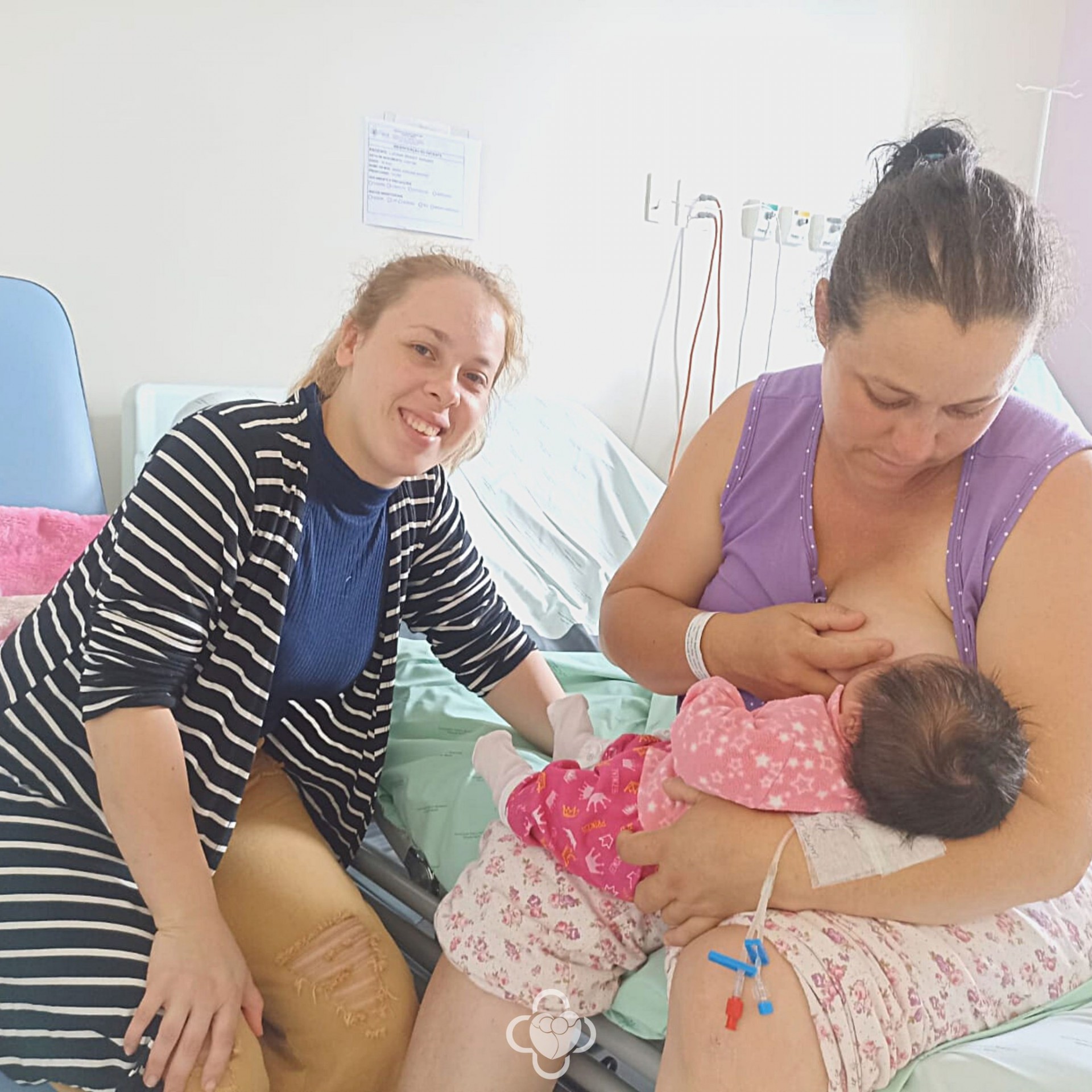 Angela, ao lado da mãe e irmã - Reprodução/Redes Sociais