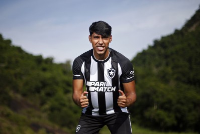 Luis Segovia relata emoção ao receber proposta e projeta títulos pelo Botafogo em 2023