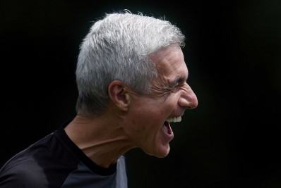 Luís Castro posta vídeo do trabalho no dia a dia e exalta a 'Família Botafogo'