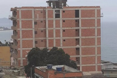 Construções irregulares são demolidas no Vidigal