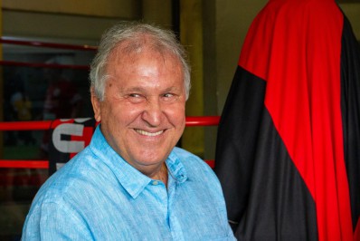 Zico conta encontro tenso com Collor