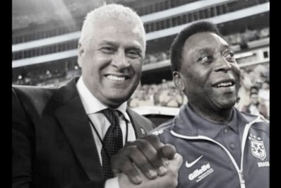 Pelé e Roberto Dinamite são homenageados no Maracanã antes do jogo entre Flamengo e Audax