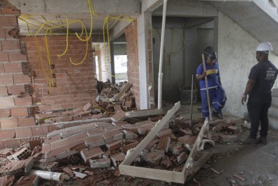 Construções irregulares são demolidas no Vidigal