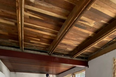 Prefeitura inicia demolição de residência na rua Quissamã