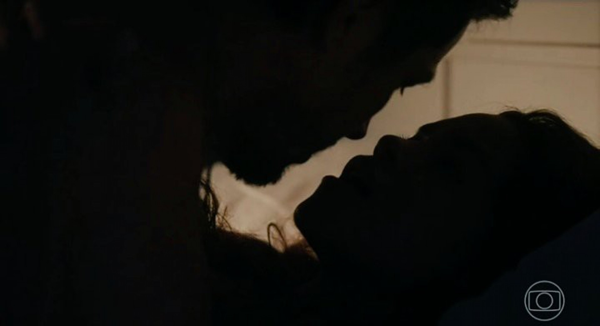 Cena de sexo entre Oto e Brisa esquenta o clima de 'Travessia' - Reprodução Internet