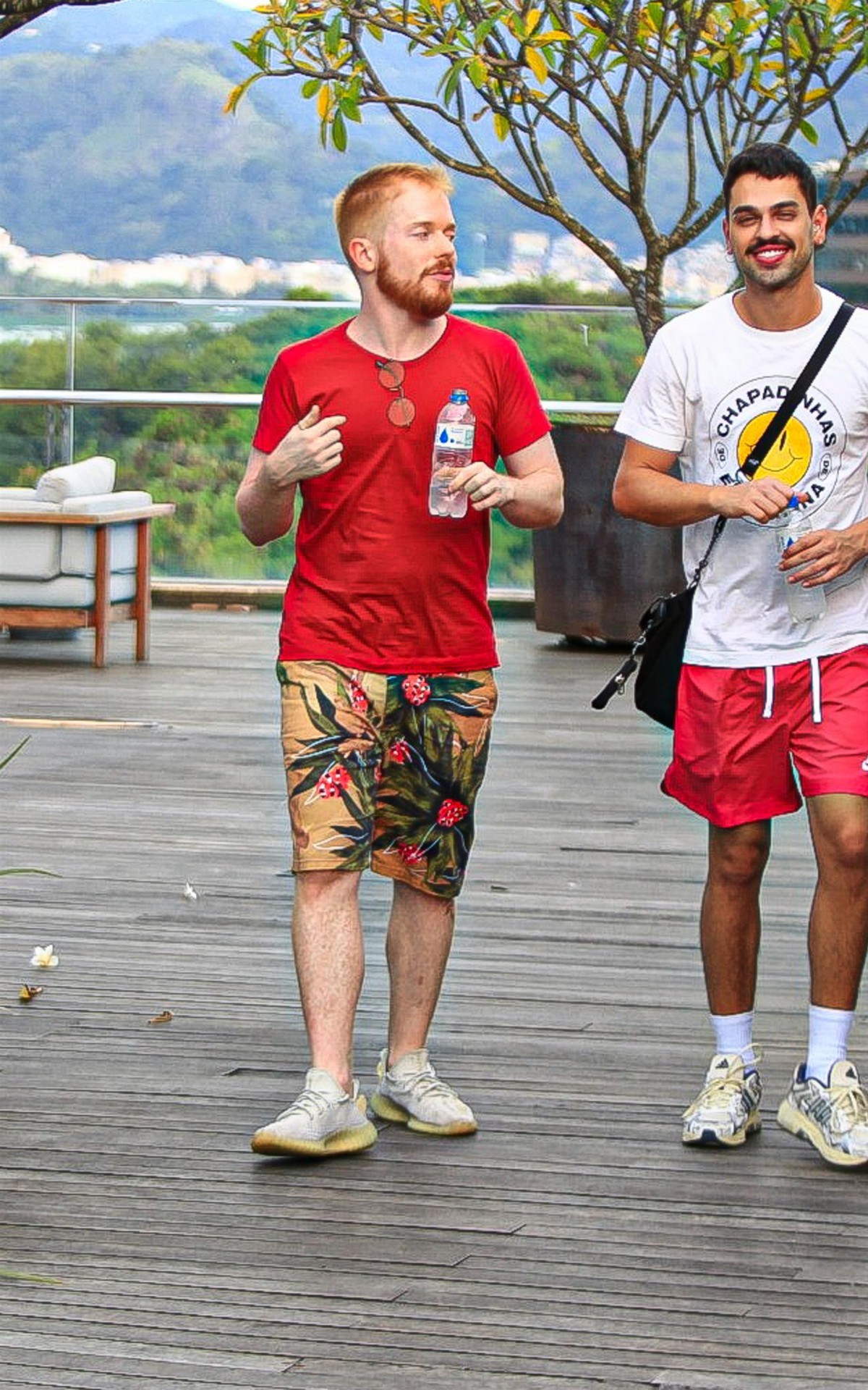 Ap&oacute;s ser eliminado da Casa de Vidro do 'BBB 23', Manoel Vicente passeou em shopping do Rio com o namorado