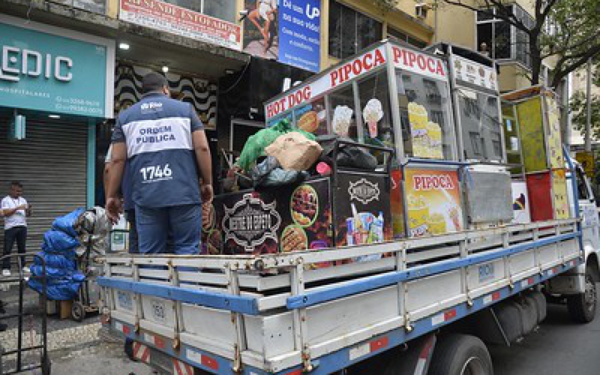 Na ação, foram apreendidas cerca de 10 toneladas de materiais diversos - Divulgação / Prefeitura do Rio