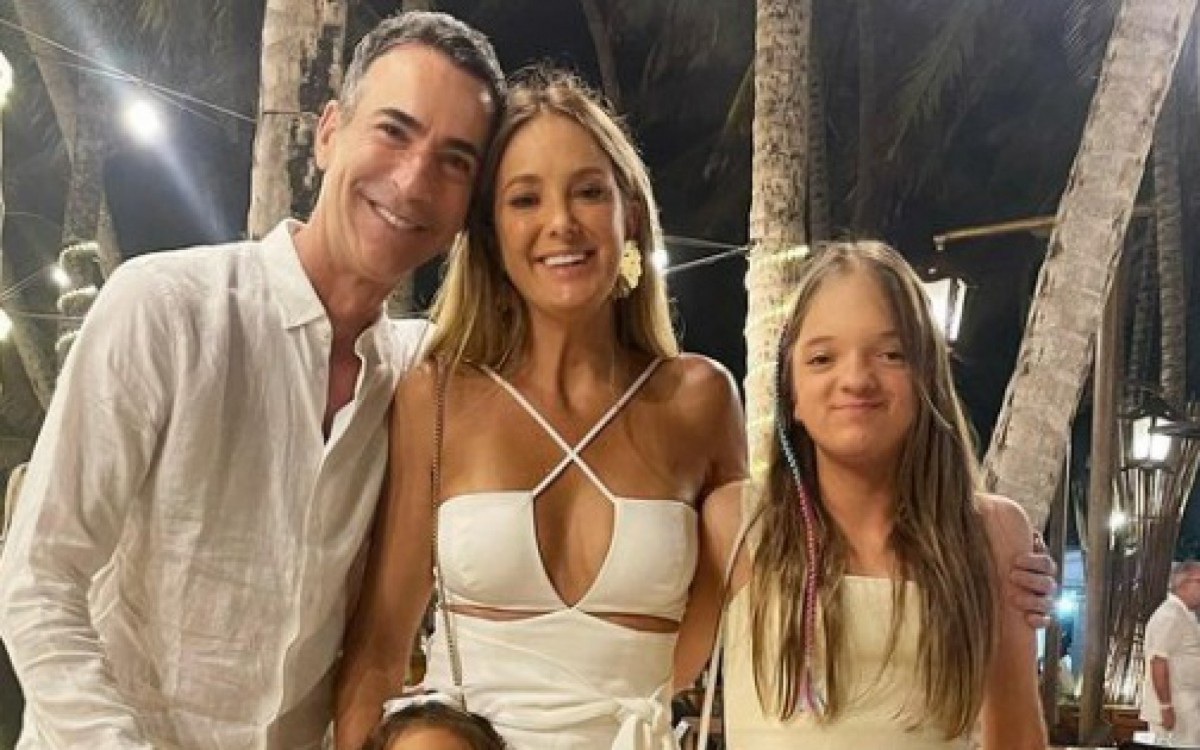 Ticiane Pinheiro, o marido, César Tralli, e as filhas - Reprodução do Instagram