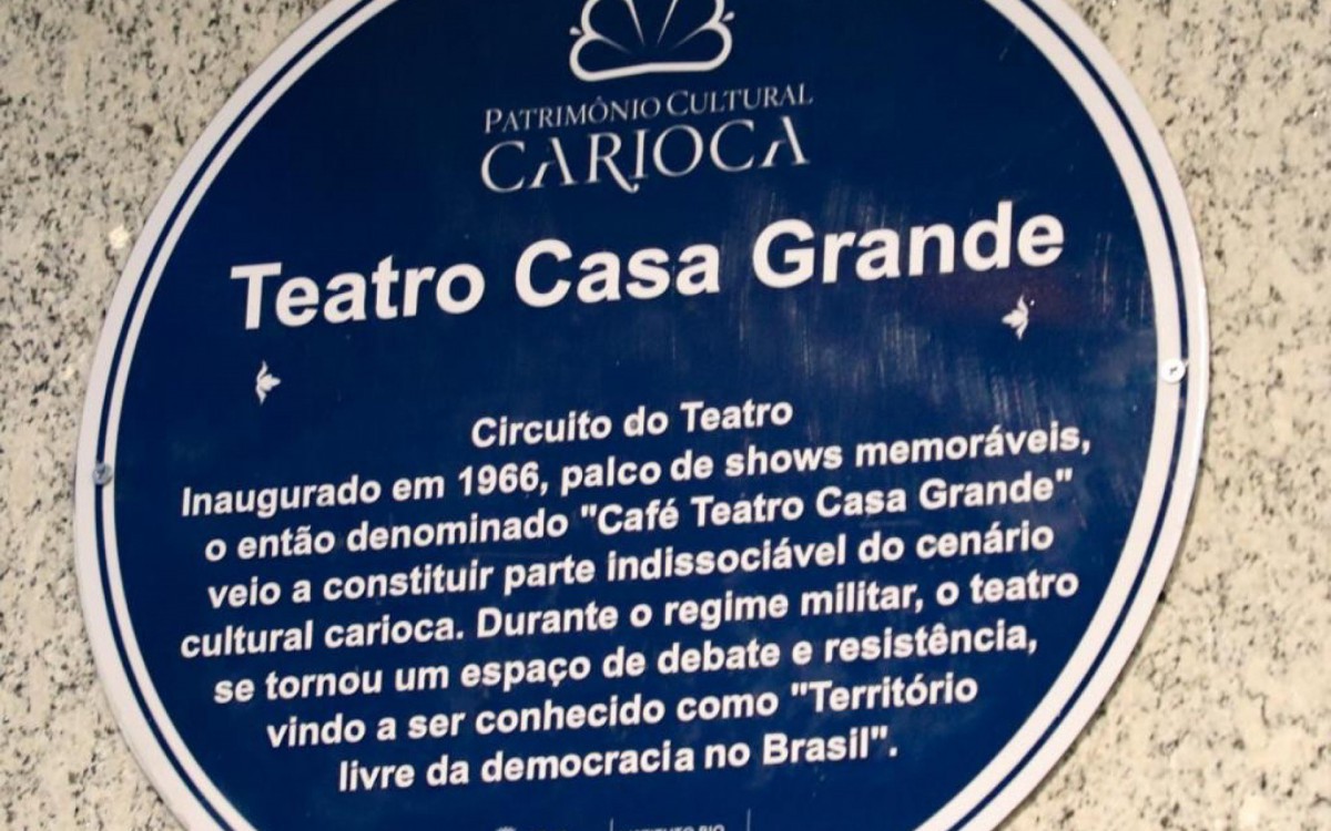 Placa de Patrimônio Cultural Carioca localizada no Teatro Casa Grande - Divulgação