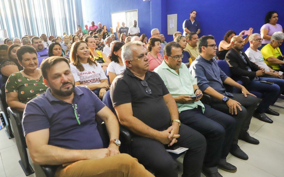Posse dos novos membros do Conselho Municipal Sa&uacute;de &eacute; realizada em Meriti