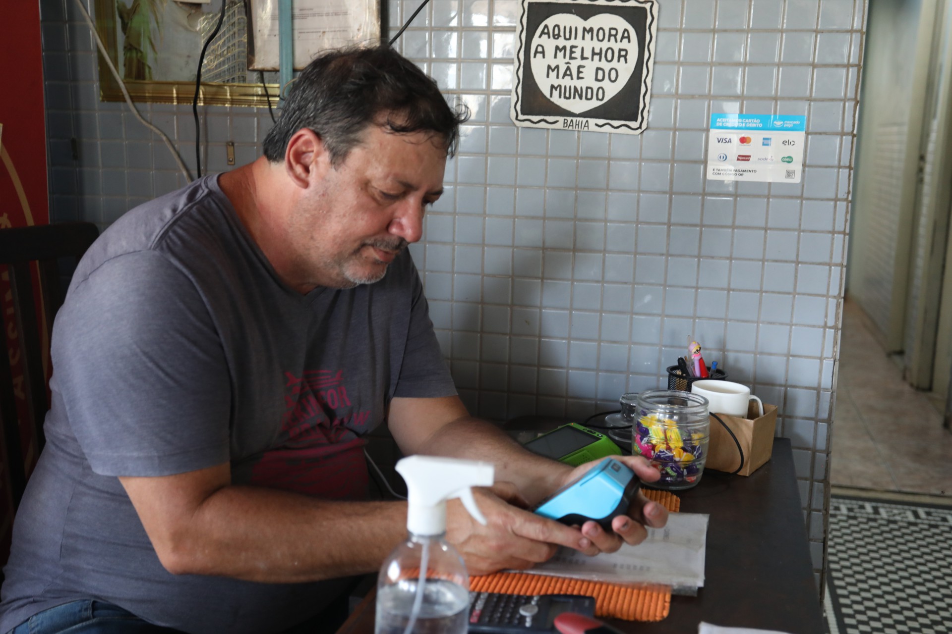 Marcelo, atual administrador da pensão Santa Luzia e neto da fundadora -  Pedro Ivo/ Agência O Dia