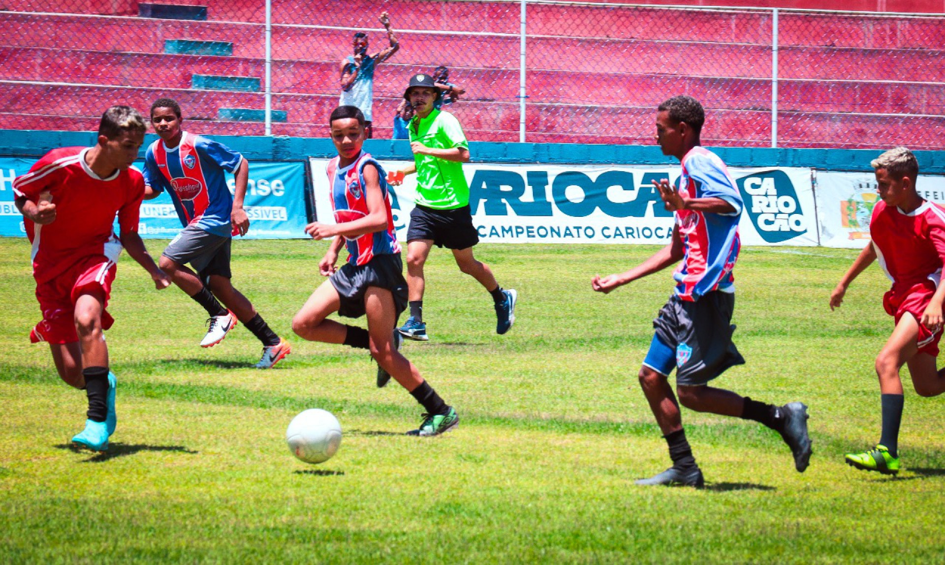 O torneio serviu como ‘peneira’ para jovens talentos que buscam uma chance no futebol - Gilberto Rocha / PMBR