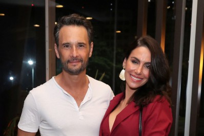 Rodrigo Santoro e a mulher, Mel Fronckowiak, curtem show de Chico Buarque no Rio