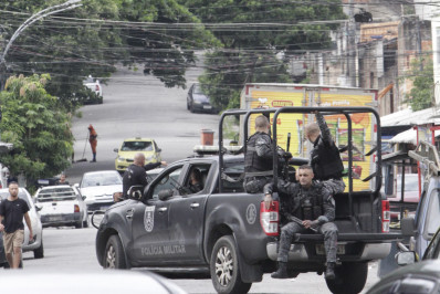 Após confronto entre criminosos, PM realiza operação no Morro do Juramento