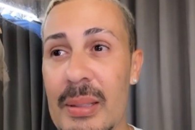 Carlinhos Maia chora após cartomante supostamente prever que ele ficará pobre