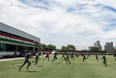 Fluminense encerra pré-temporada e Diniz elogia: 'Em condições de fazer bom jogo'